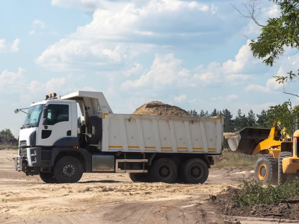 dump truck suppliers in Abu Dhabi 