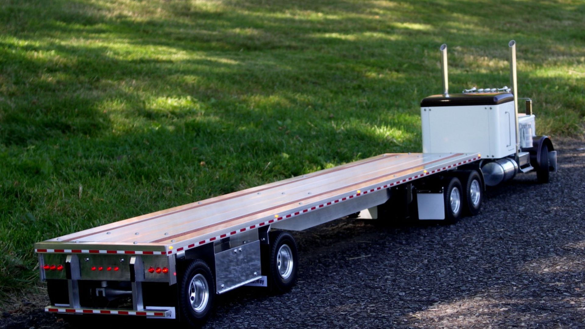 Role of Flatbed Trailers